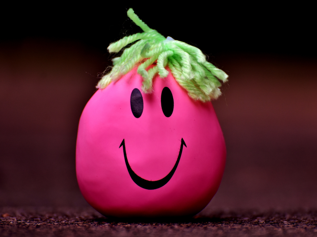 Download 1024x768 Wallpaper Pink Smiley, Ball, Funny, Toys, 1024x768  Standard 4:3, Fullscreen, 1024x768 Hd Image, Background, 20148