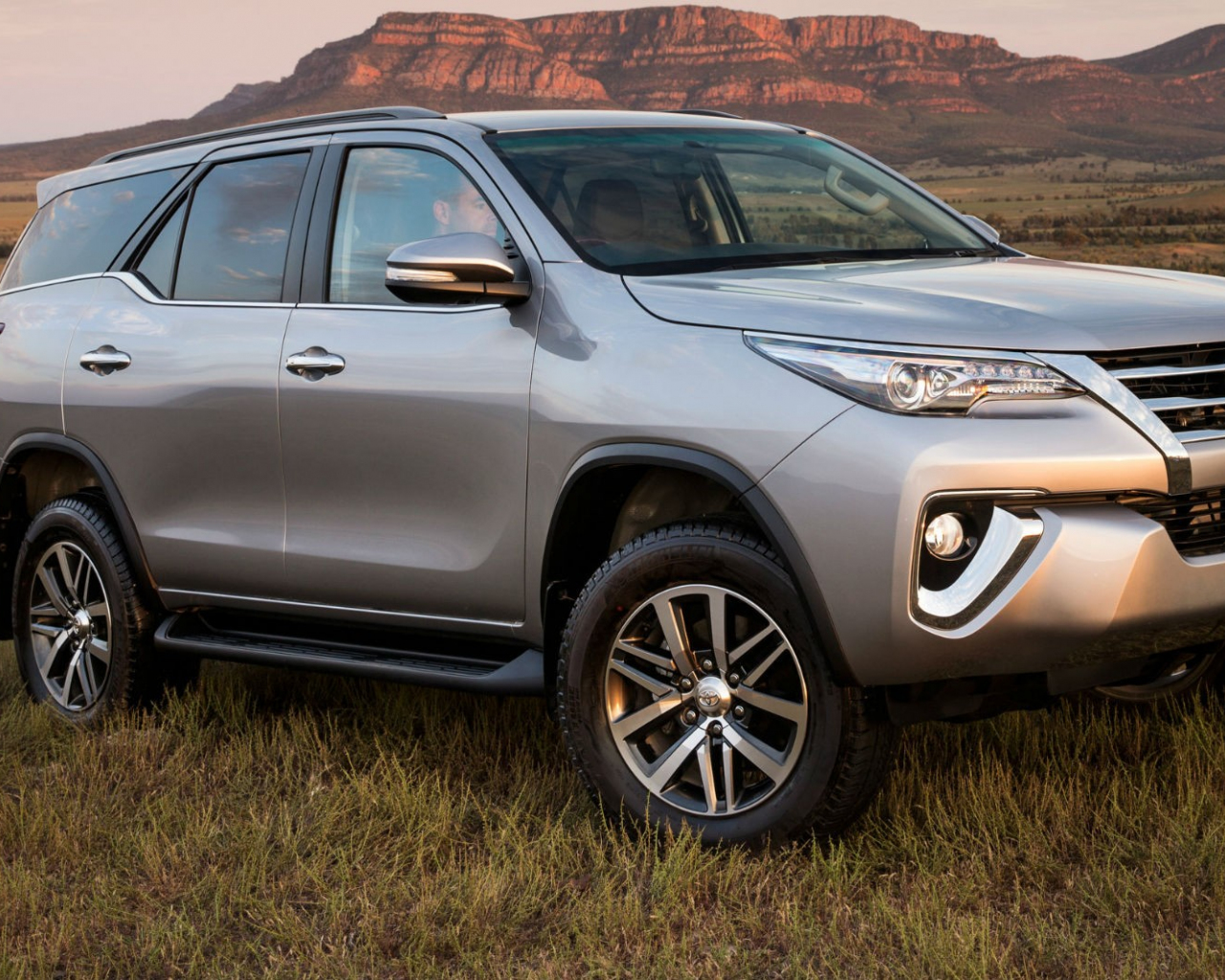 Fortuner 2015. Toyota Fortuner 2017. Toyota Fortuner 2023. Джип Тойота фортунер. Тойота фортунер Тойота фортунер.