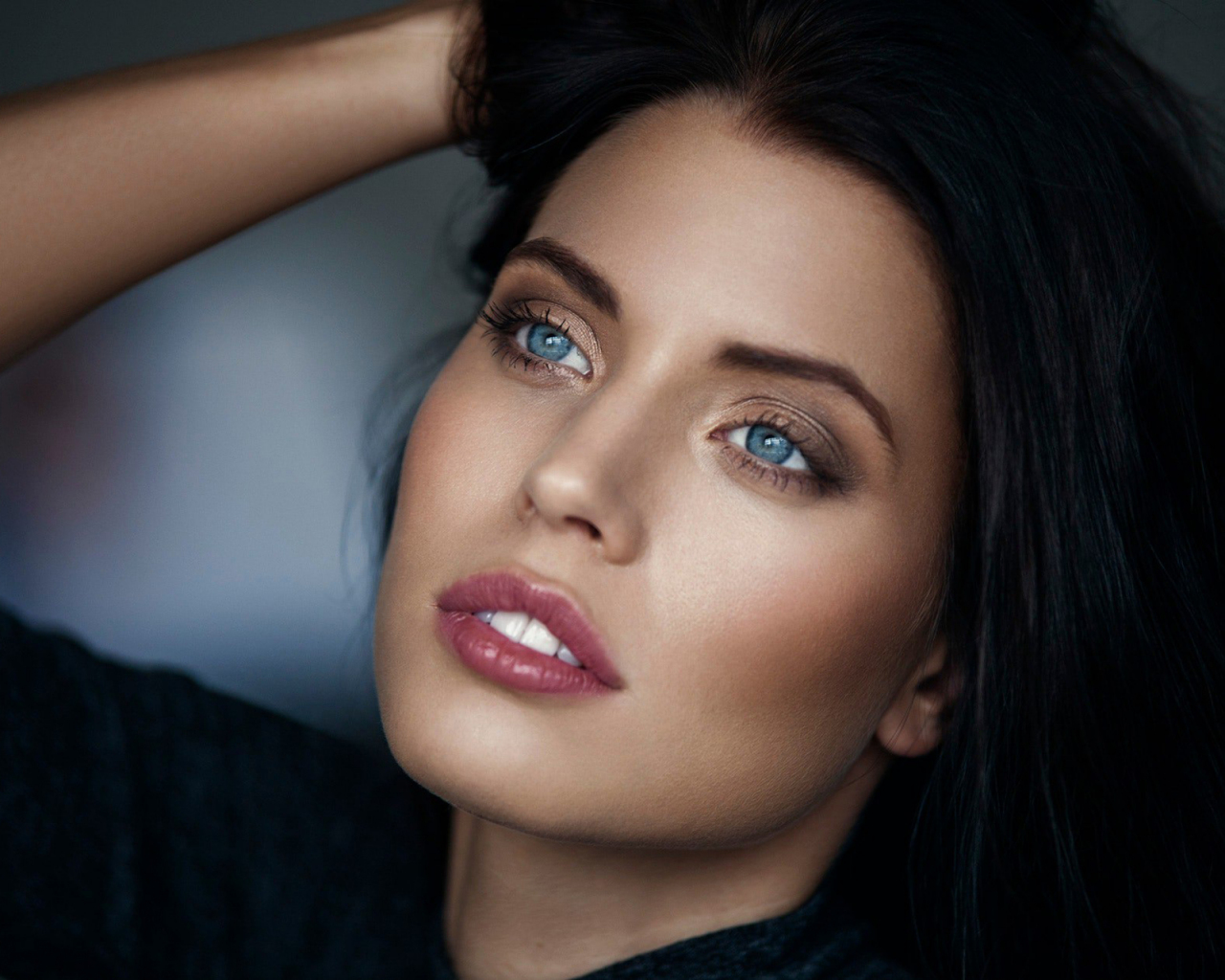 Dark-haired model with striking blue eyes - wide 2