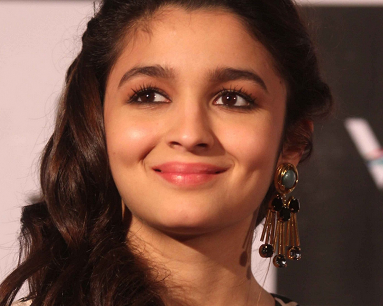 Desktop Wallpaper Cute Smile, Bollywood, Actress, Alia ...