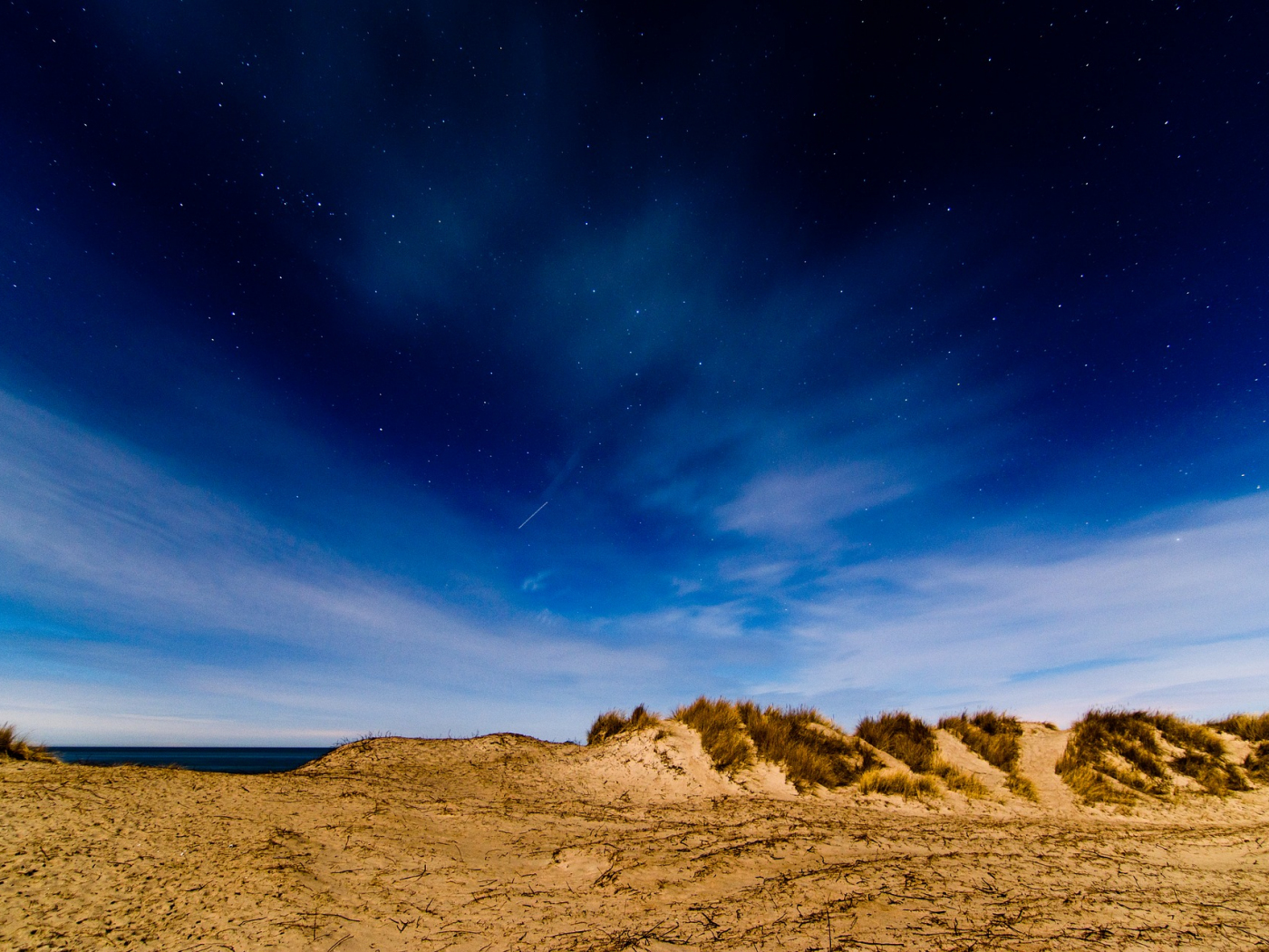 Download 1400x1050 Wallpaper Sky Stars Beach Night Landscape