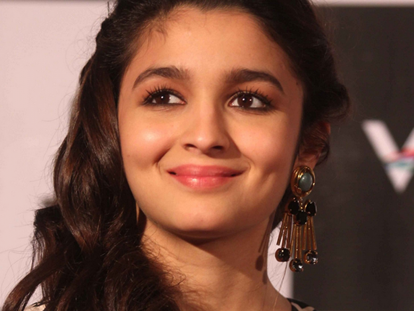 Desktop Wallpaper Cute Smile, Bollywood, Actress, Alia ...