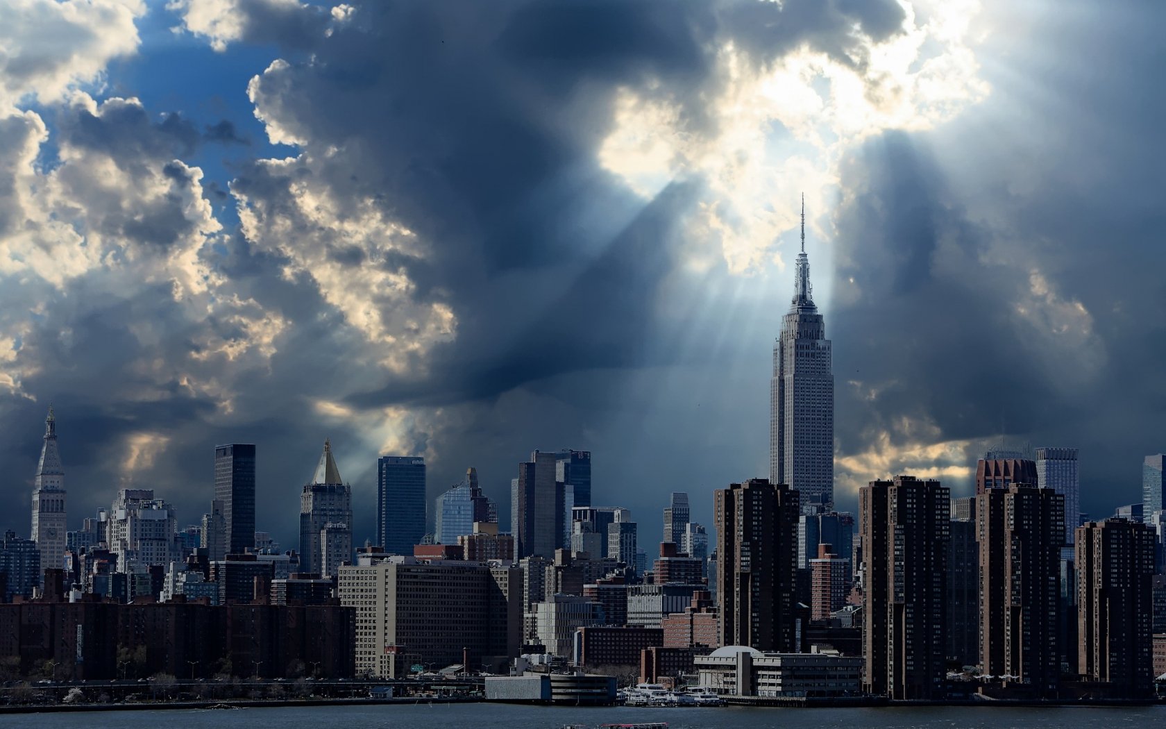 Download 1680x1050 Wallpaper New York City Clouds Skyline