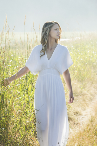 320x480 wallpaper Melissa Benoist, white dress, outdoor, 4k, 2017