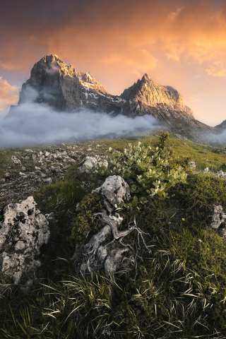 320x480 wallpaper Clouds, high rock cliffs, grass, mountains