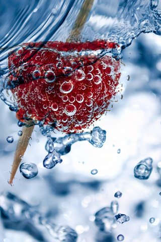 320x480 wallpaper Bubbles, raspberry, fruit, submerged