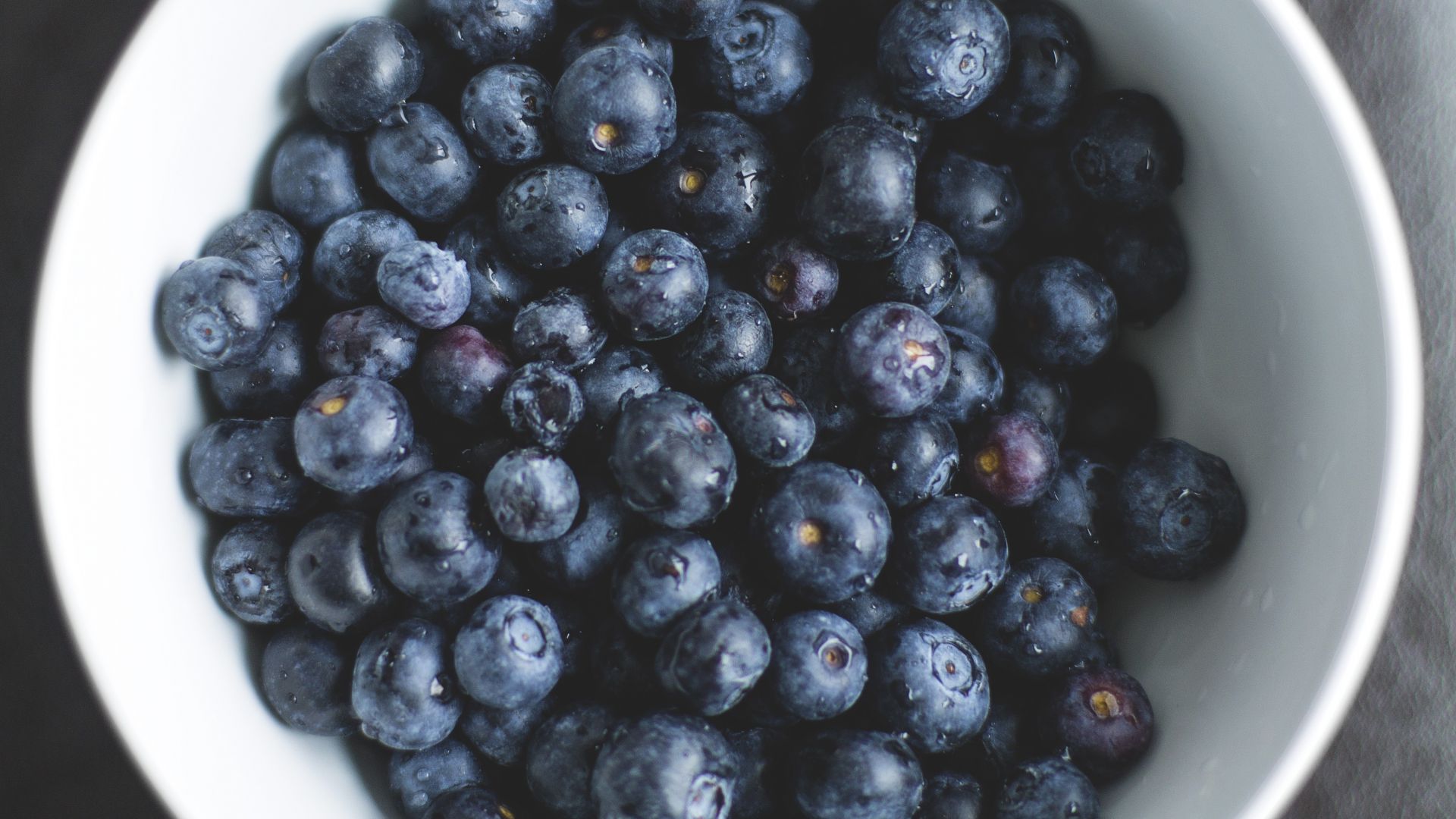 Wallpaper Blue berries in dish
