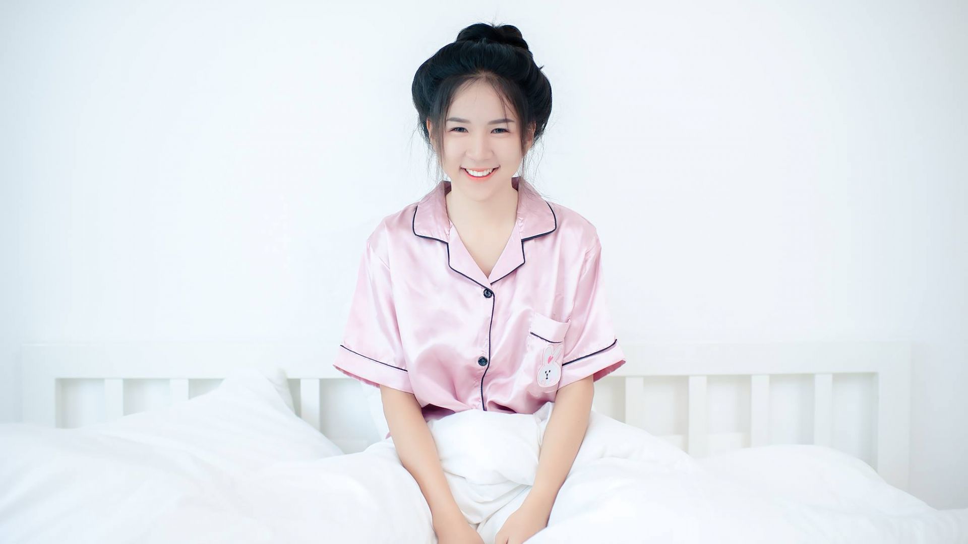 Wallpaper Cute, smile, asian, girl model, bed
