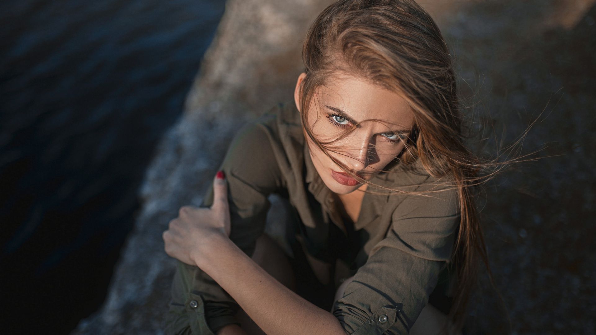 Wallpaper Blue eyes, sitting, stare, sea shore