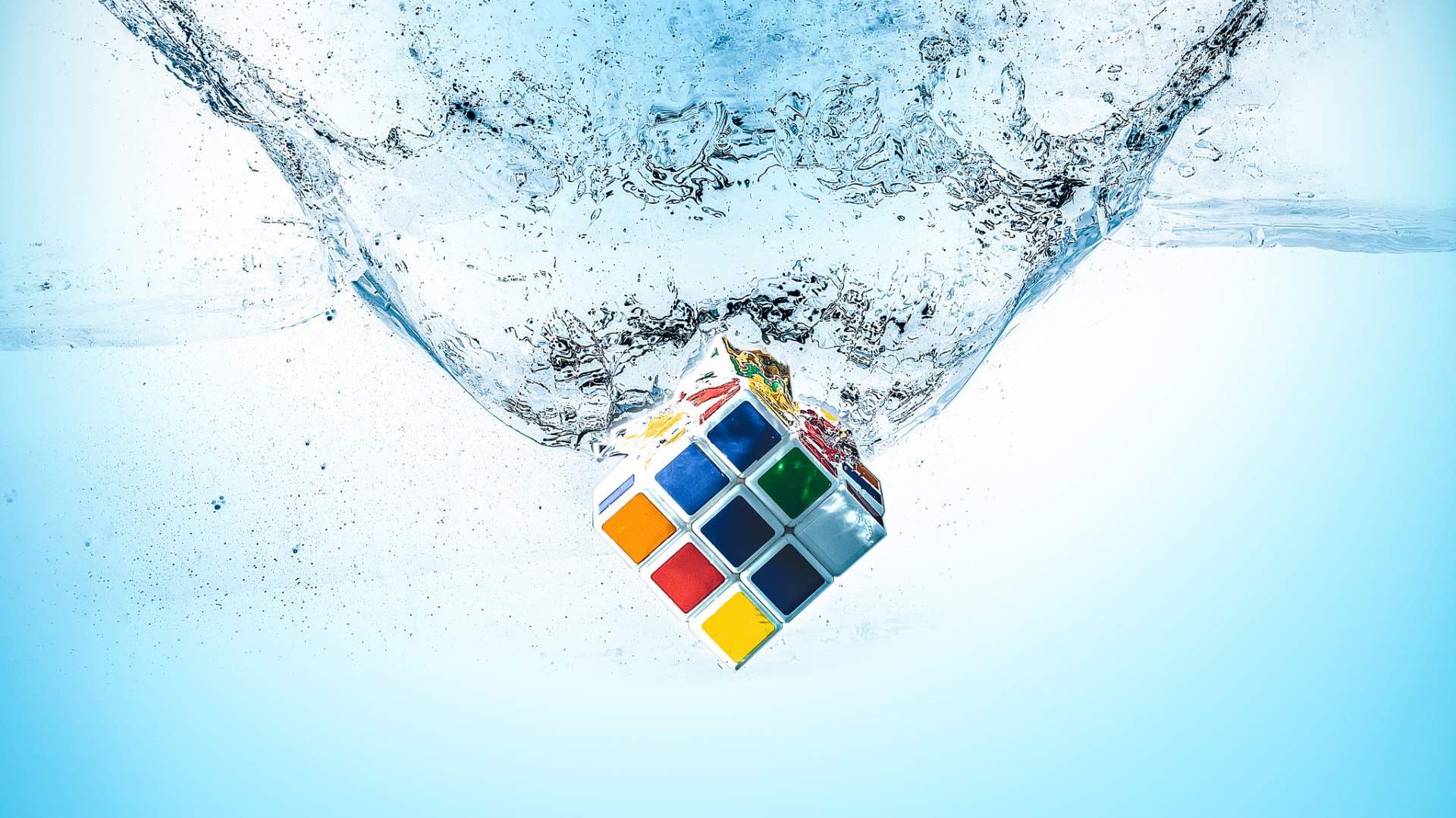 Wallpaper Rubick's cube in water