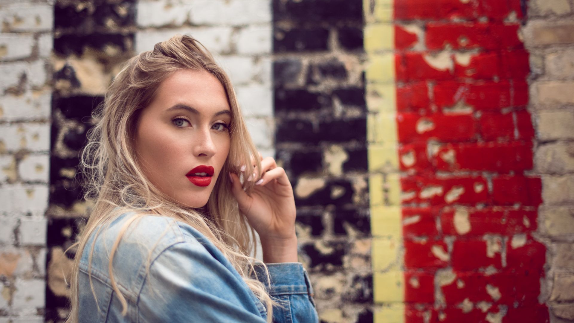 Wallpaper Blonde, girl model, jeans shirt, red lipstick, 4k