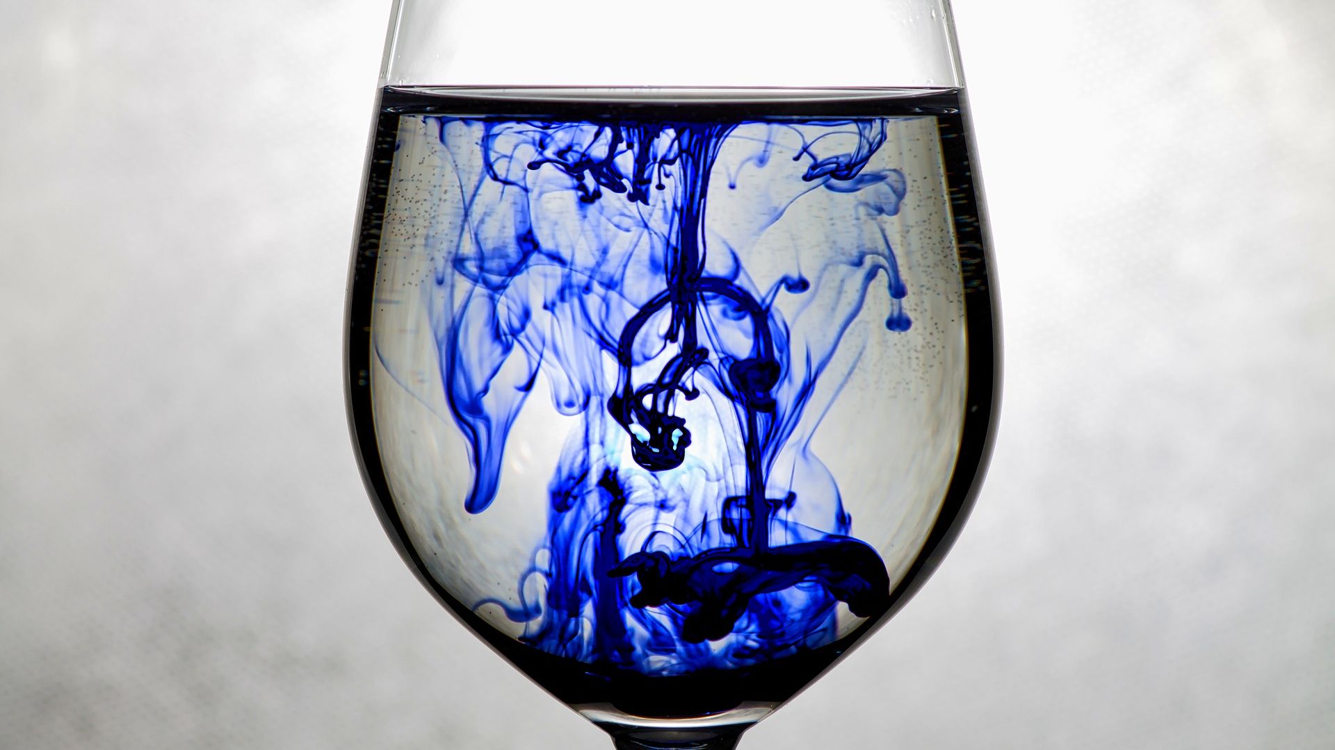 Wallpaper Blue Ink dipping in glass