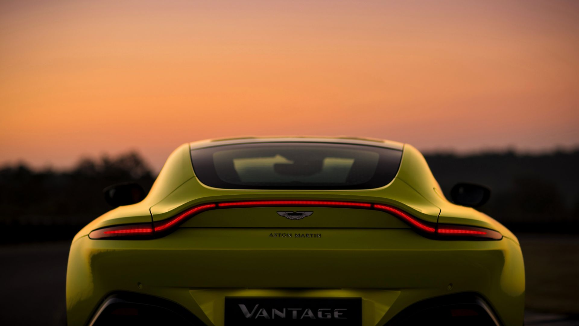 Wallpaper Aston Martin V8 Vantage, rear, 2018 car, 4k