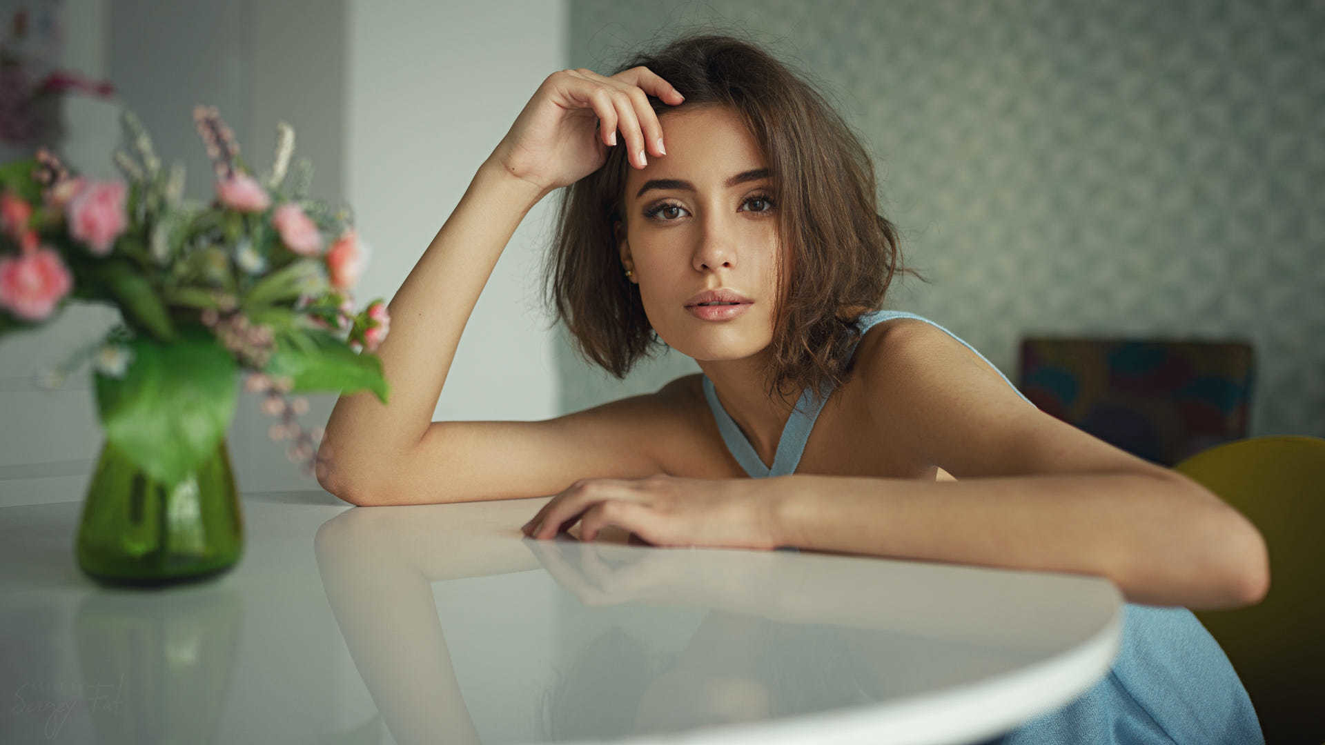 Wallpaper Relaxed, leaning to table, girl model