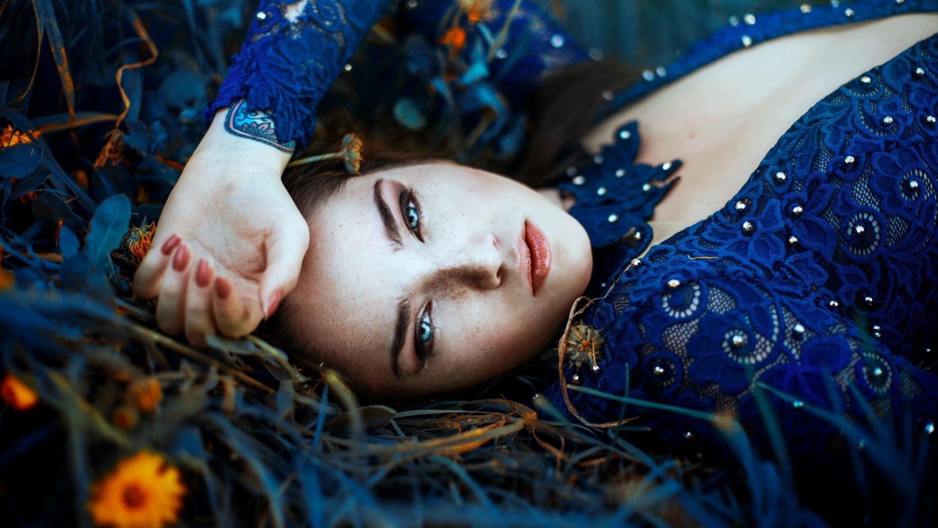 Wallpaper Blue eye, woman, lying down