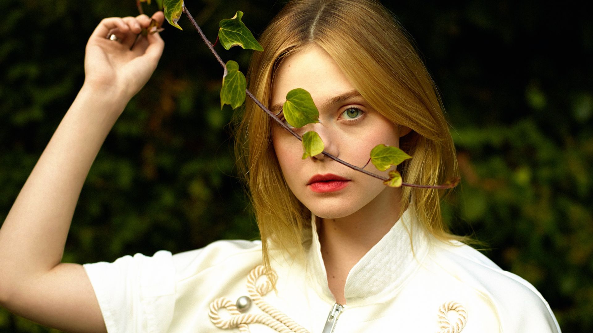 Wallpaper Blonde, celebrity, Elle Fanning in garden