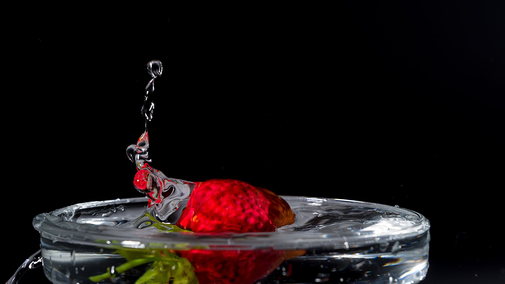 Wallpaper Fruits, strawberry, water splashes