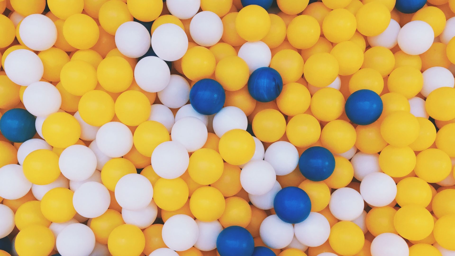 Wallpaper Balls, yellow blue and white balls, 4k