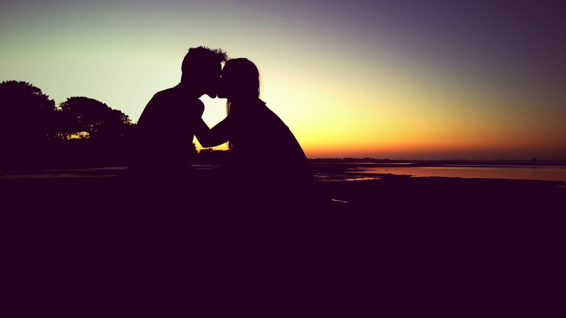 Wallpaper Couple, love, sunset, kiss