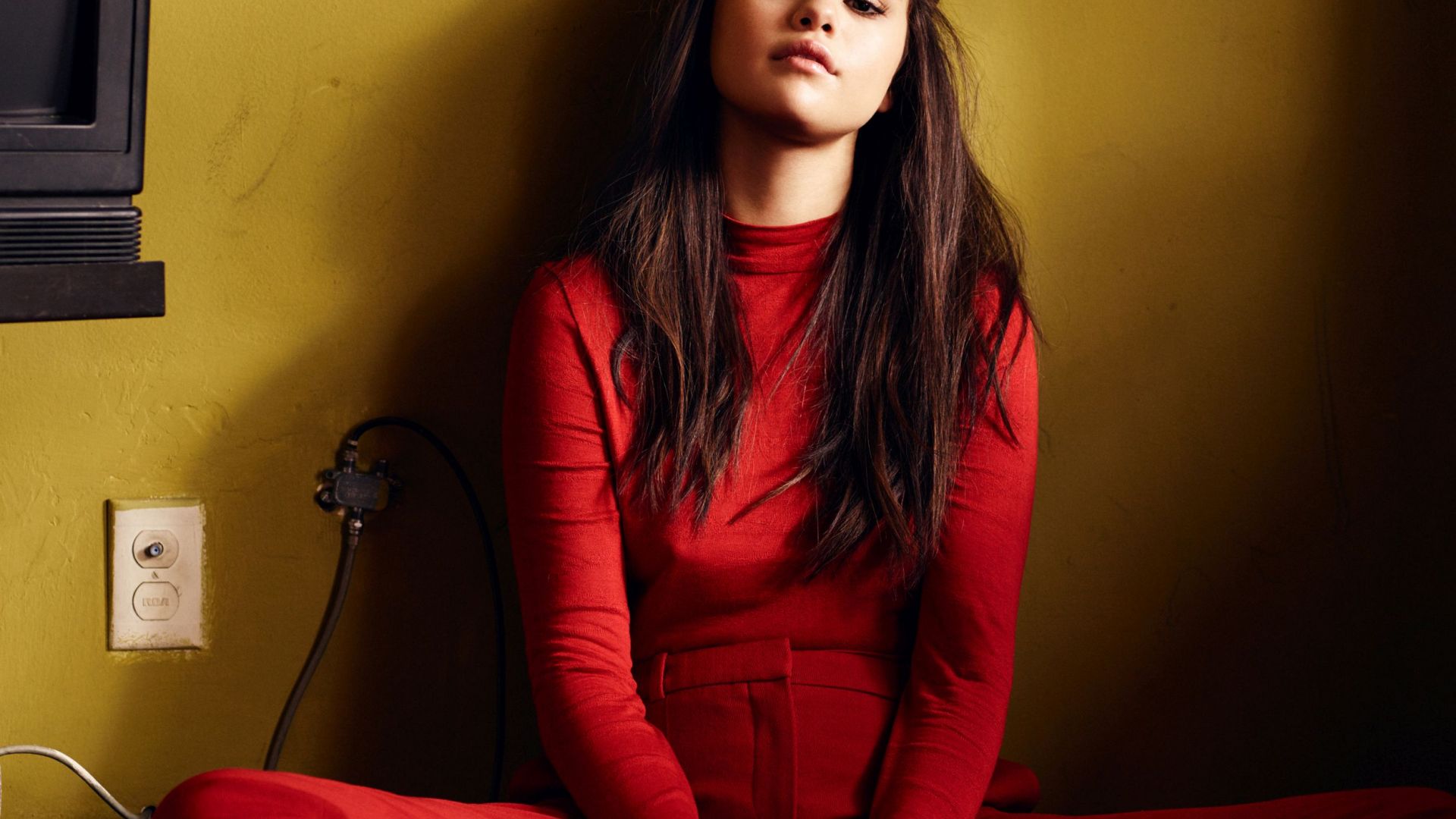 Wallpaper Selena Gomez, red dress, leaning to wall, singer