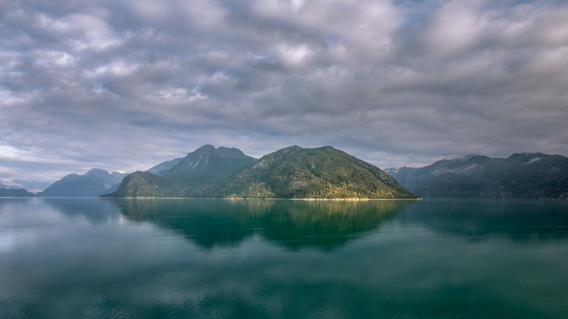 Wallpaper Alaska mountains, lake, clouds, reflections, 4k