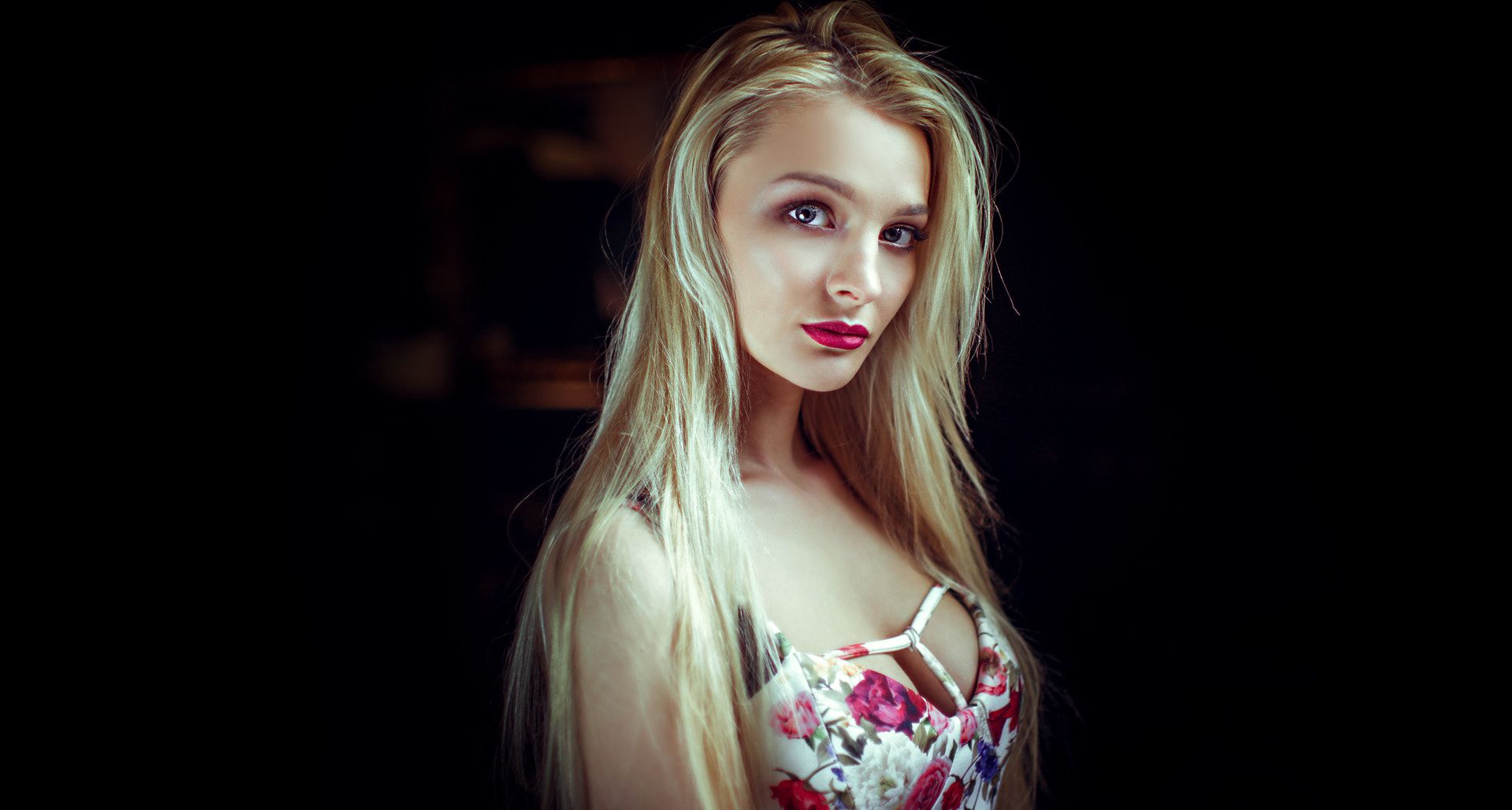 Wallpaper Hot girl model, blonde, portrait