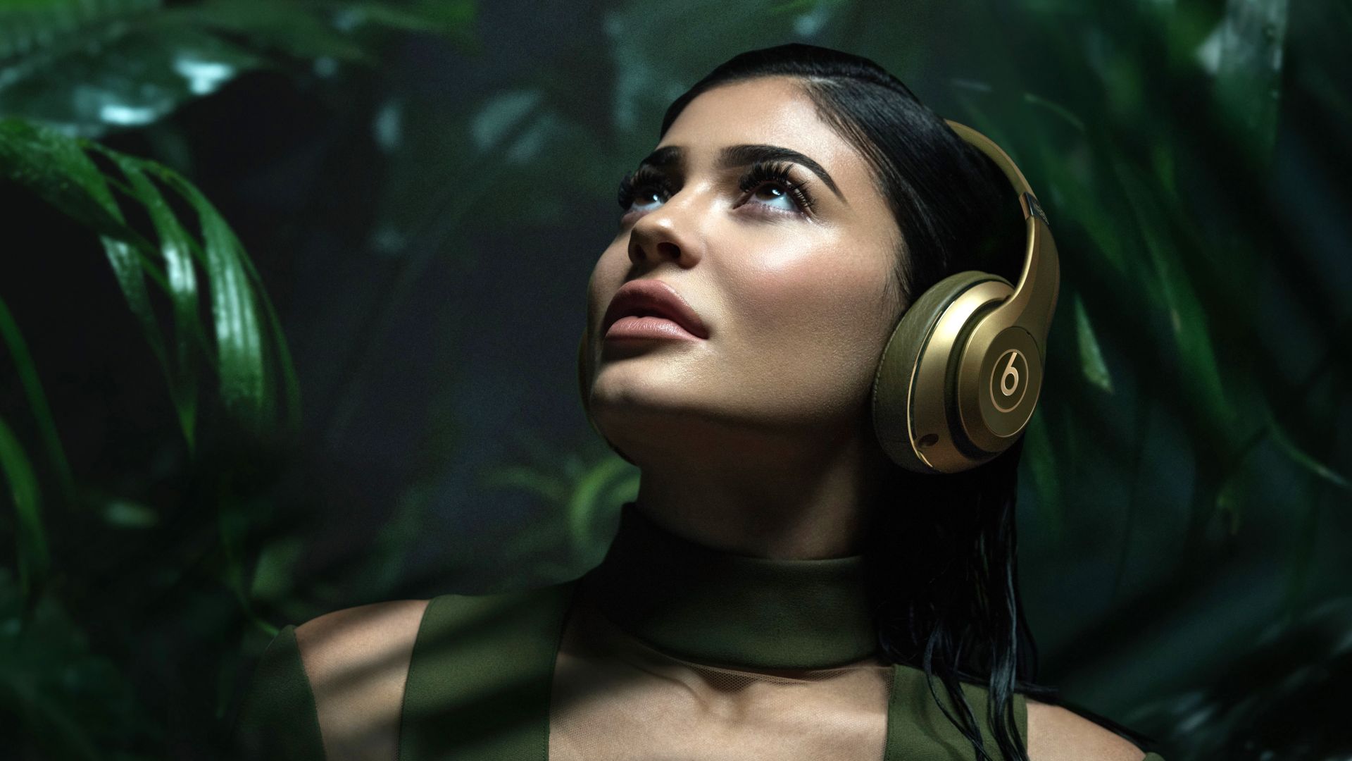Wallpaper Kylie Jenner, beats, head phone, model, 4k