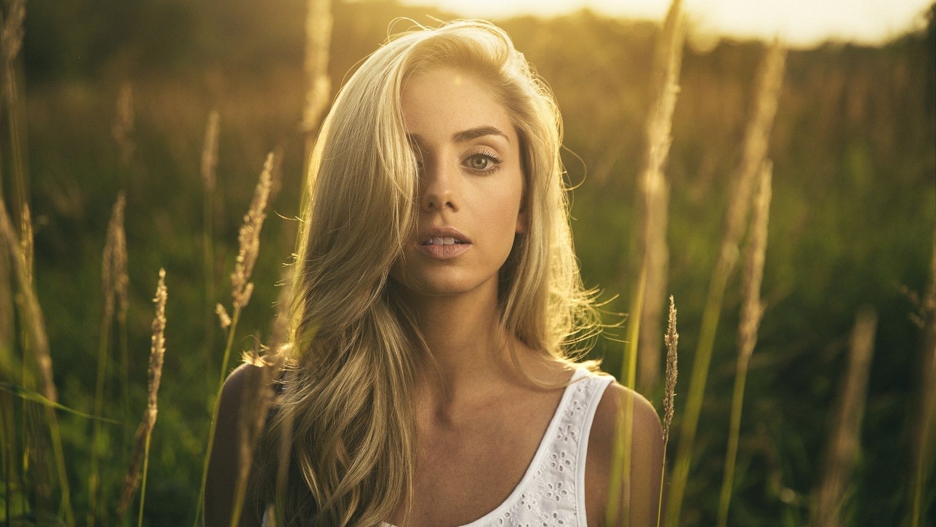 Wallpaper Blonde girl model, outdoor