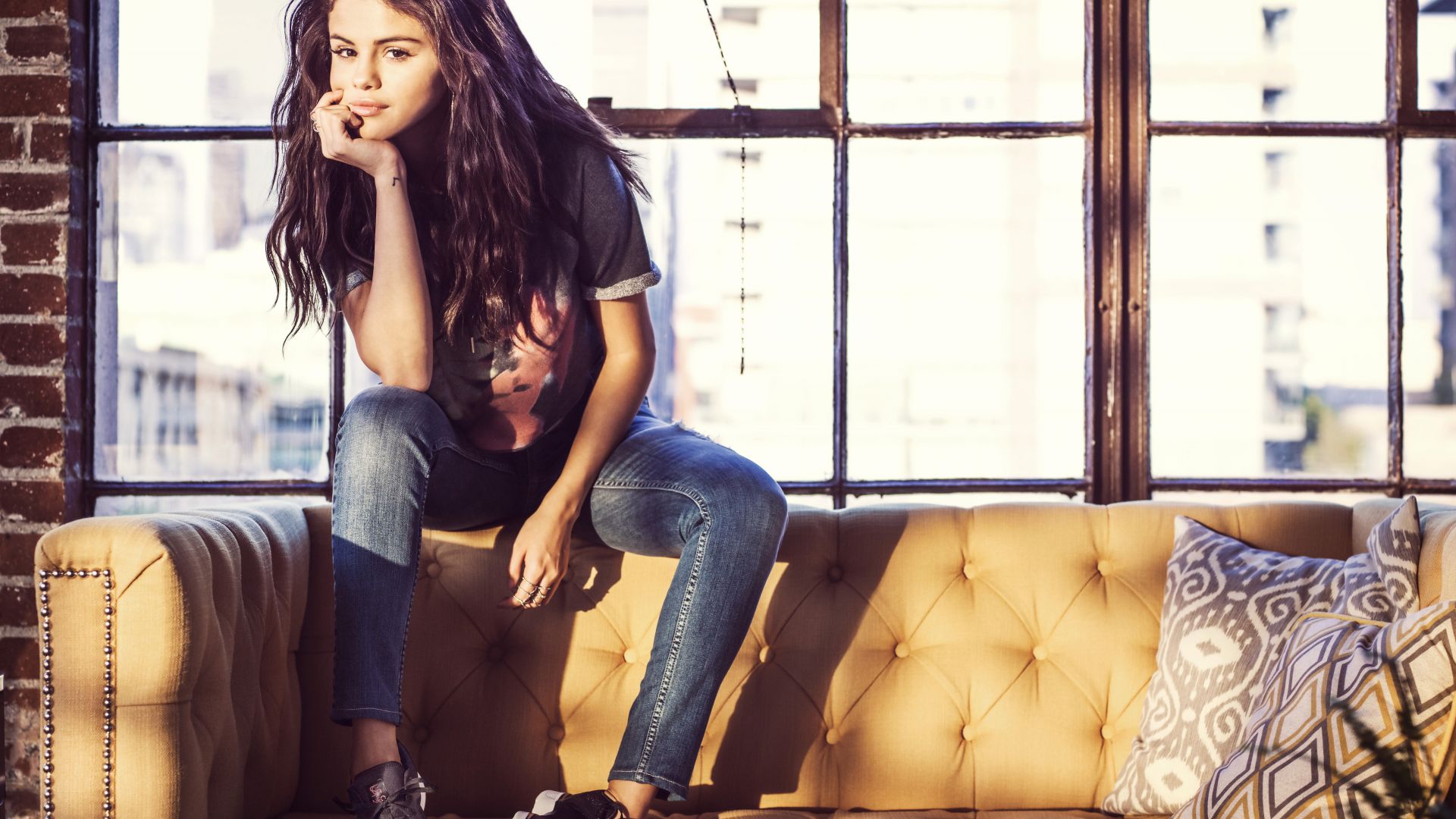 Wallpaper Selena Gomez, singer, sit, sofa, celebrity