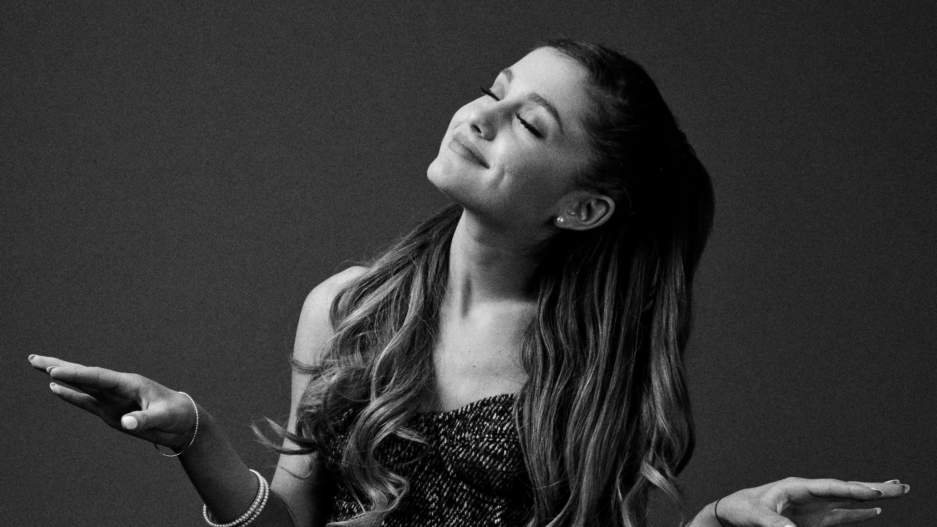 Wallpaper Ariana Grande, American singer, monochrome