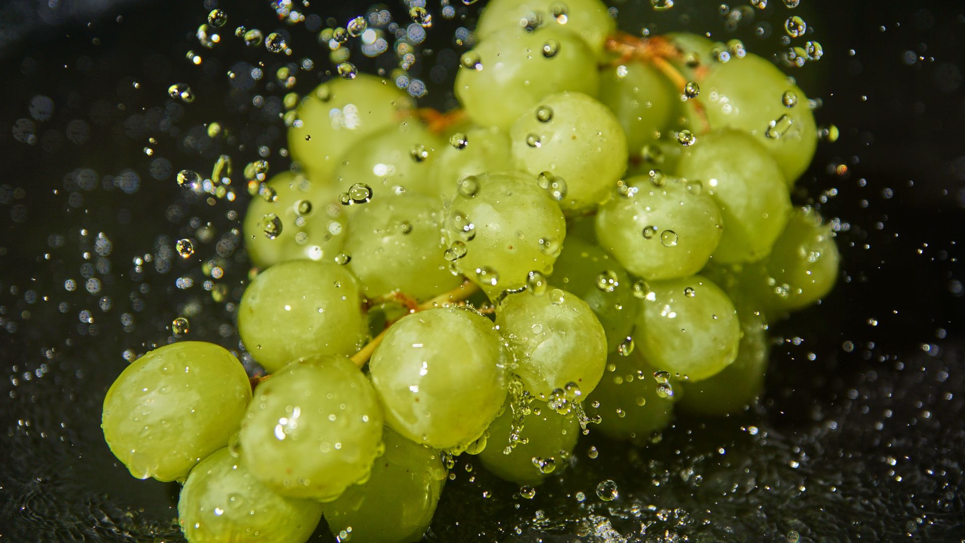 Desktop Wallpaper Green Grapes, Fruits, Water Drops, Hd Image, Picture,  Background, 9f768a