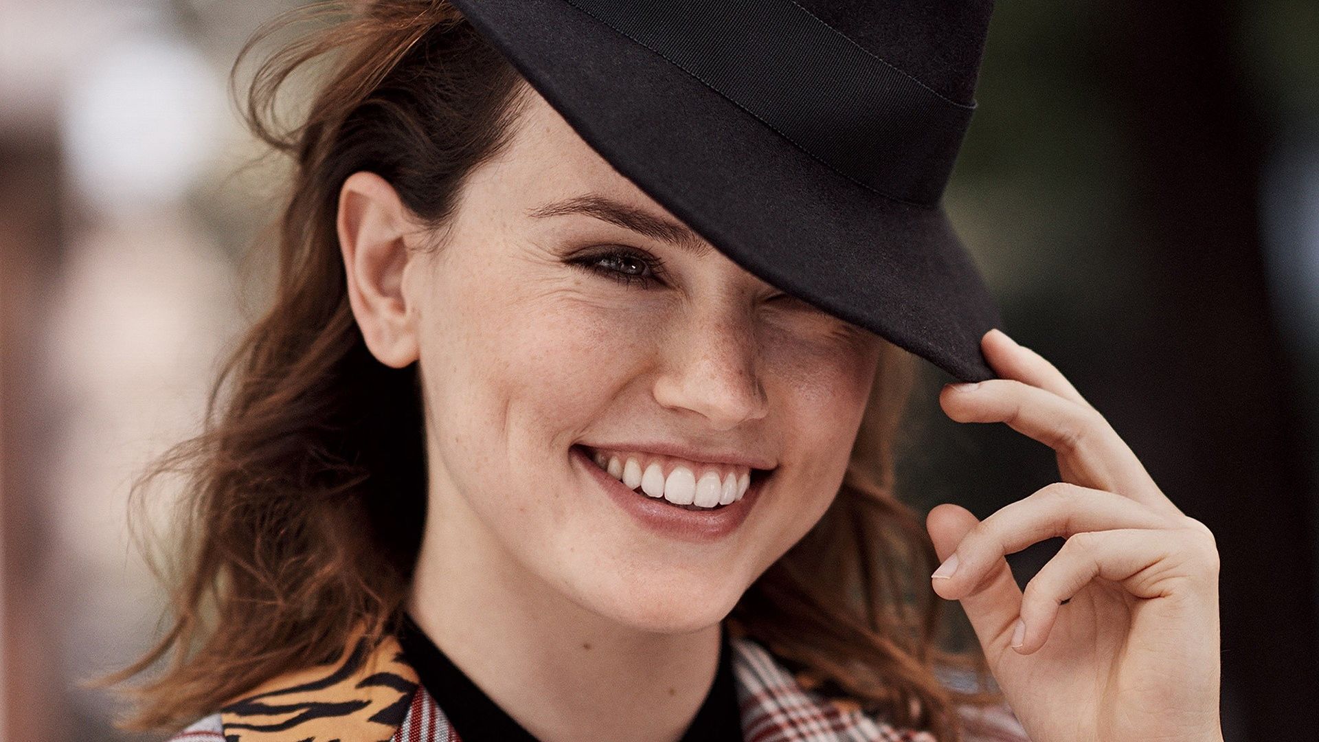 Wallpaper Daisy ridley, smile, black hat