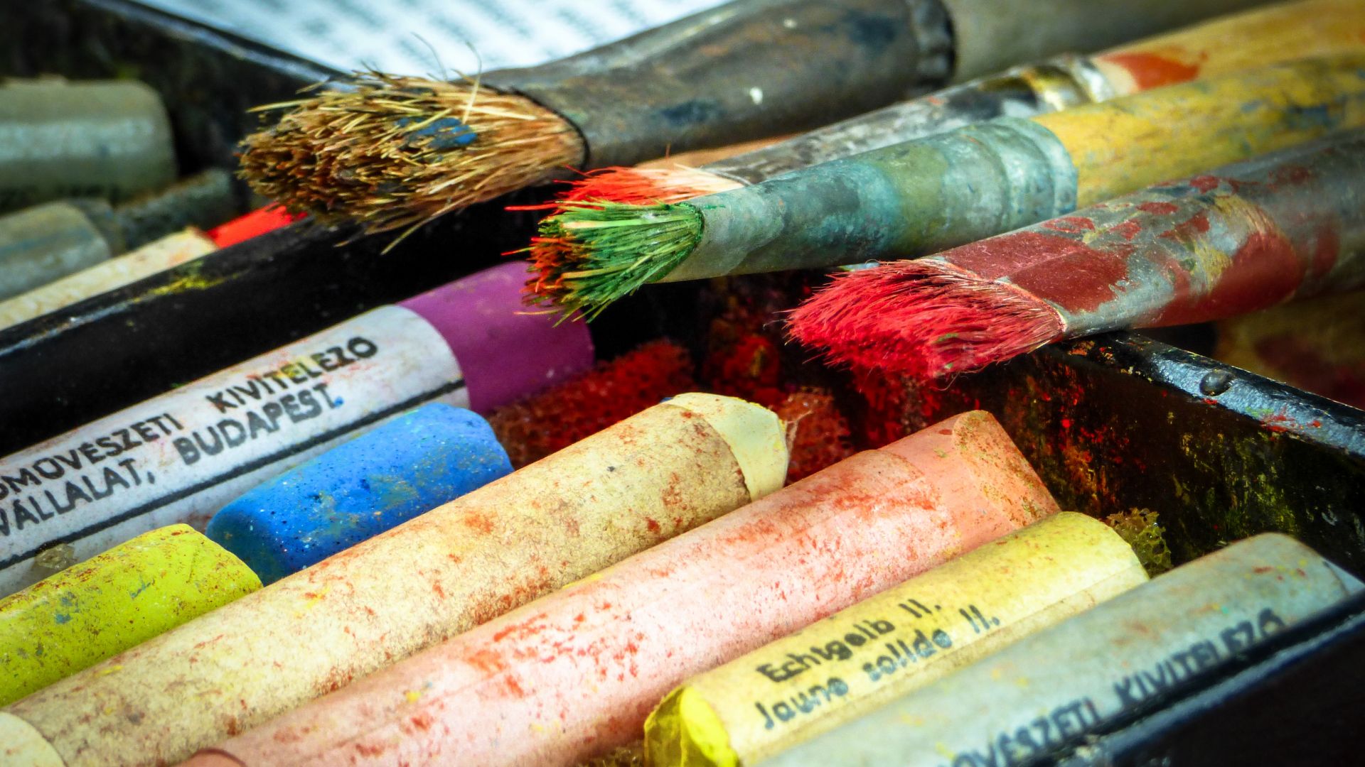 Wallpaper Brushes, chalk, pastels