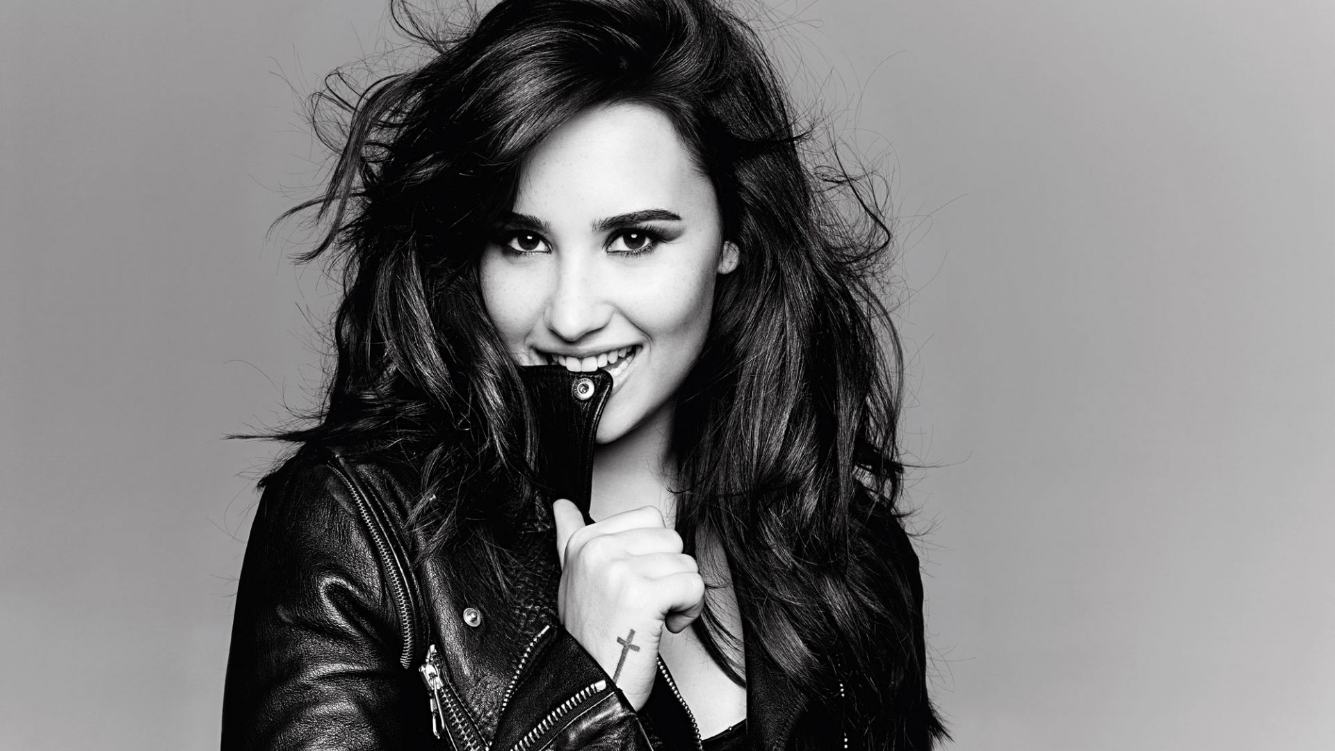 Wallpaper Demi Lavato, celebrity, cute smile, monochrome