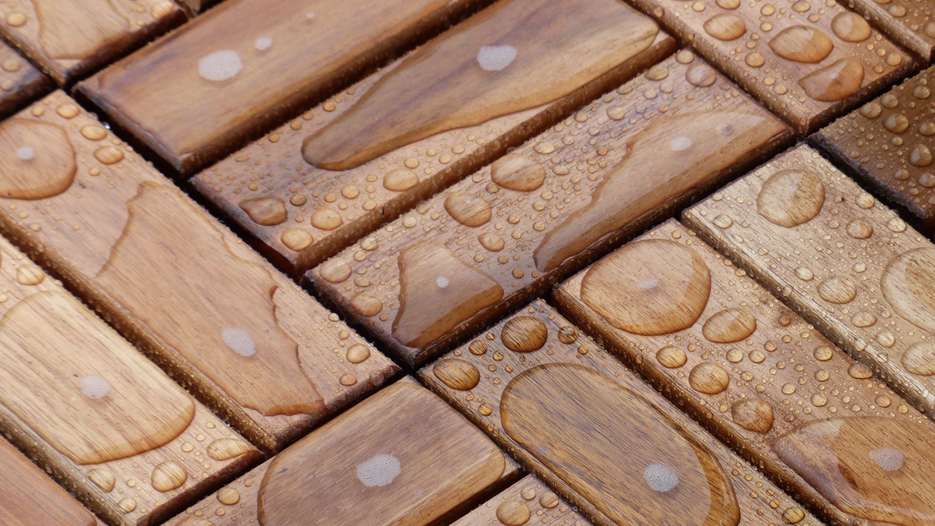 Wallpaper Water, water drops on wooden surface, pattern