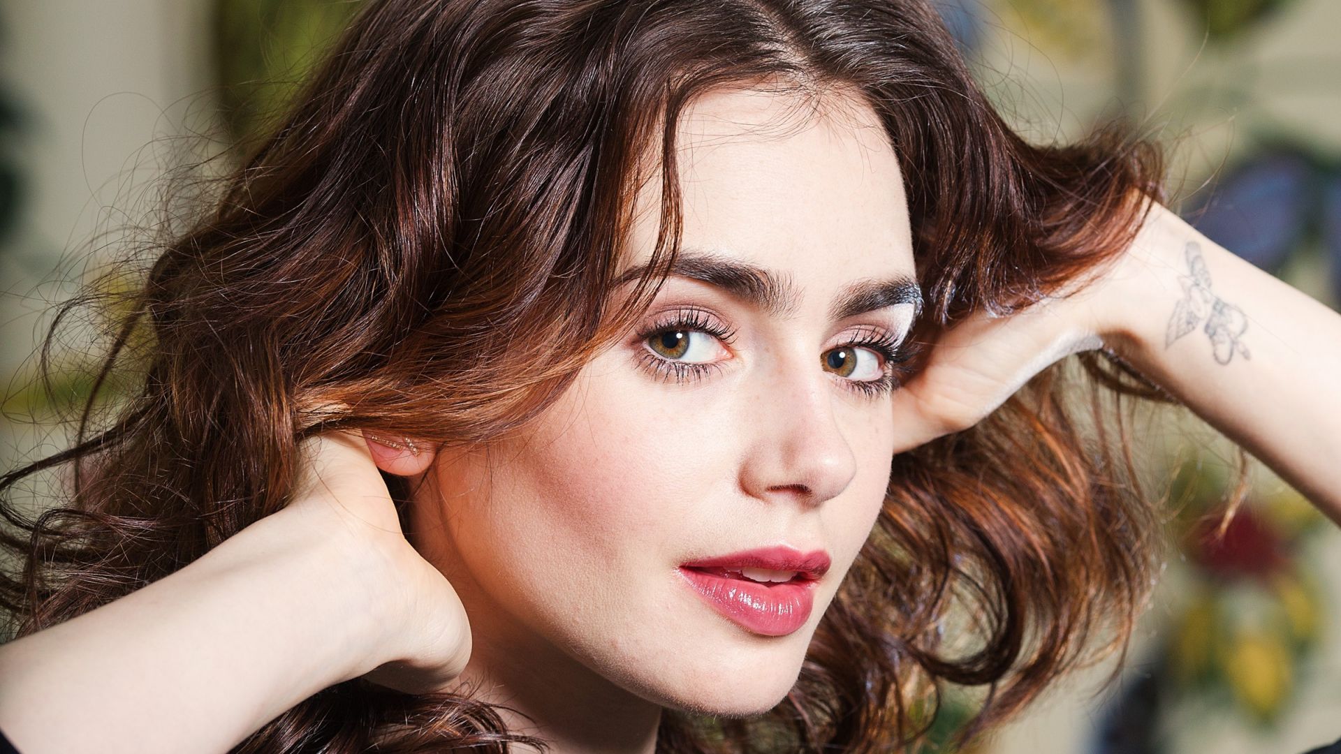 Wallpaper Lily collins's cute face