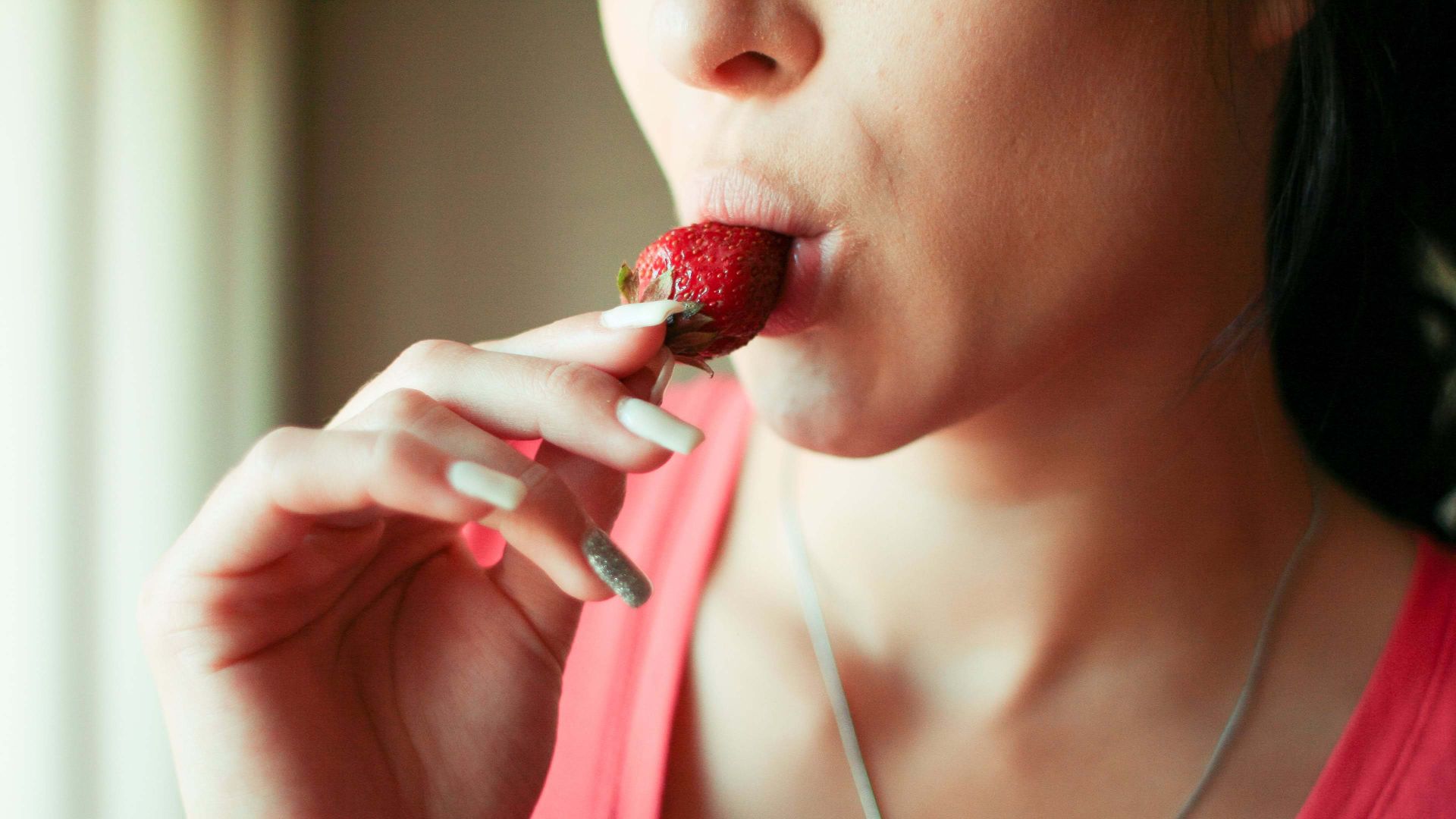 Wallpaper Girl eating a strawberry