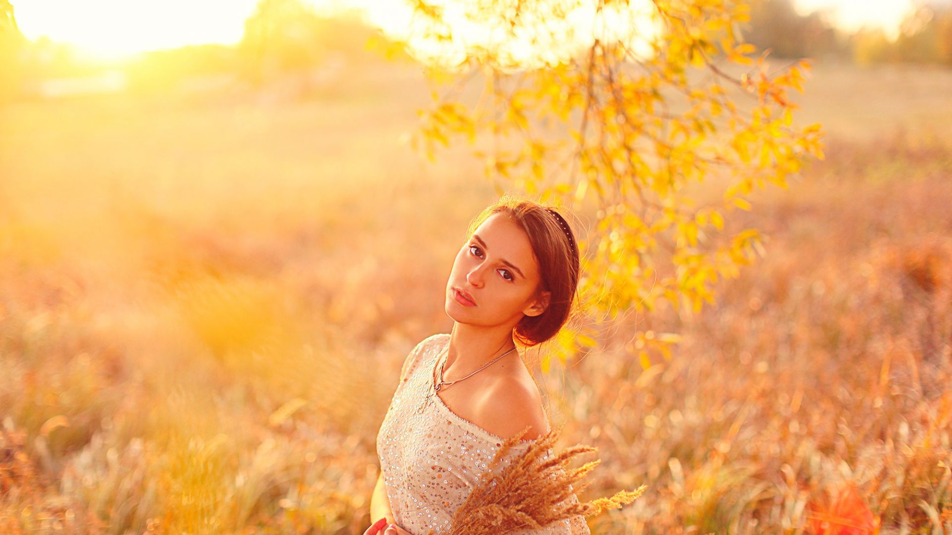 Wallpaper Beautiful girl model in grass field