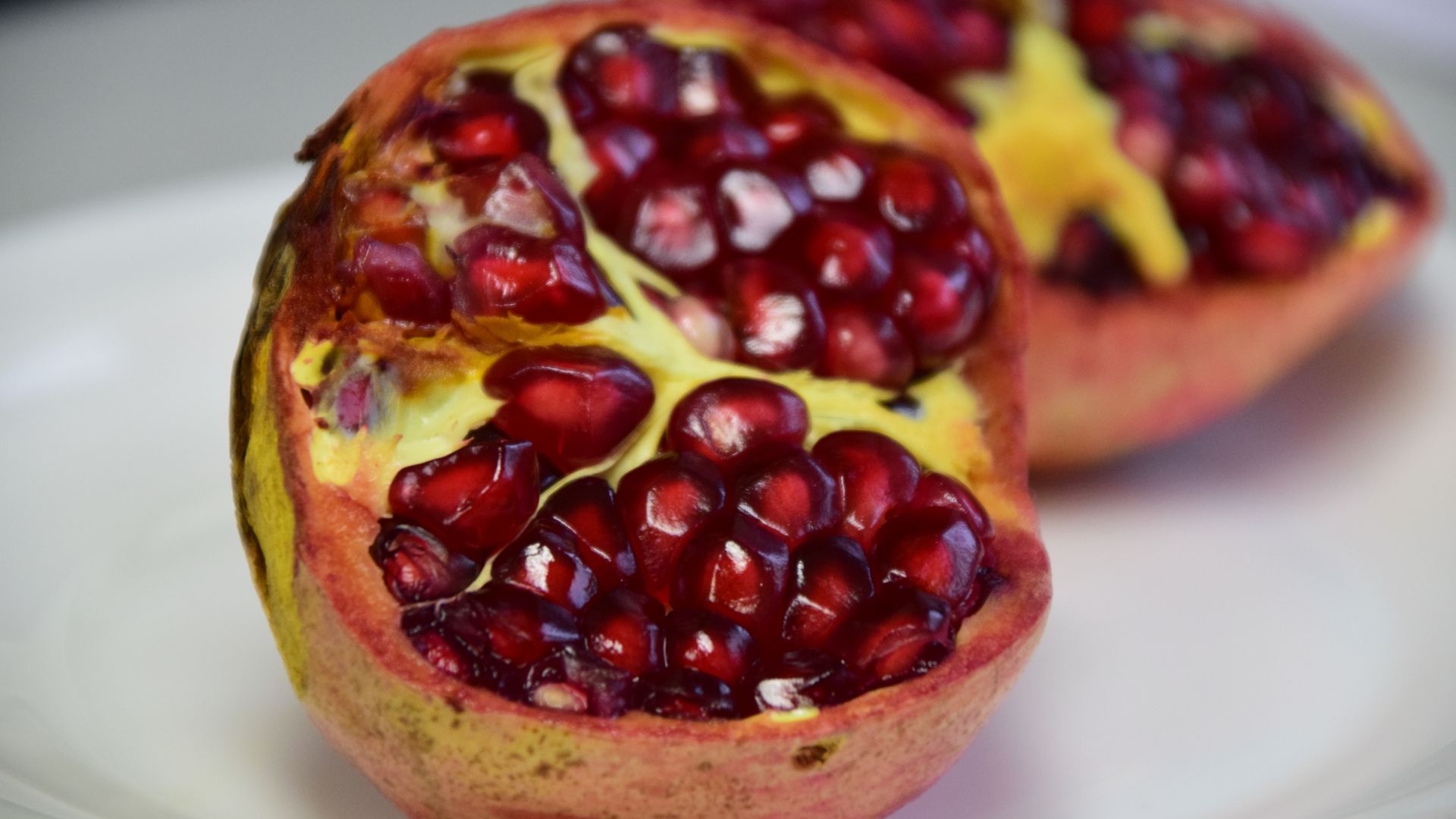 Wallpaper Pomegranate fruit close up