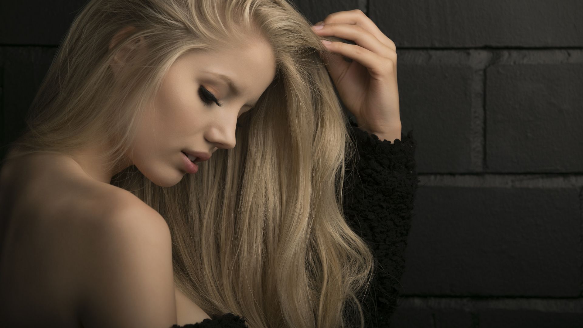 Wallpaper Girl model, blonde, looking down, bare shoulder