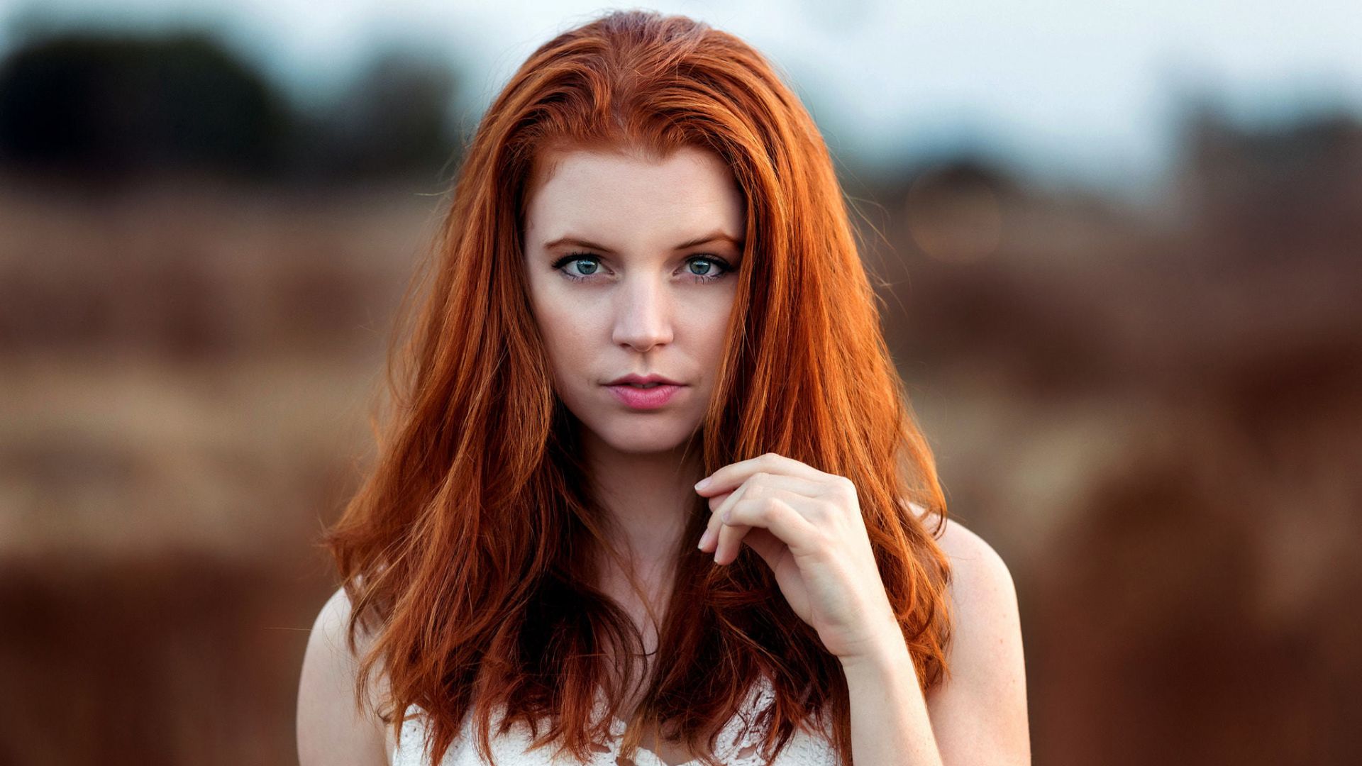Desktop Wallpaper Red Head, Green Eyes, Woman, Staring, Hd Image, Picture,  Background, B73273