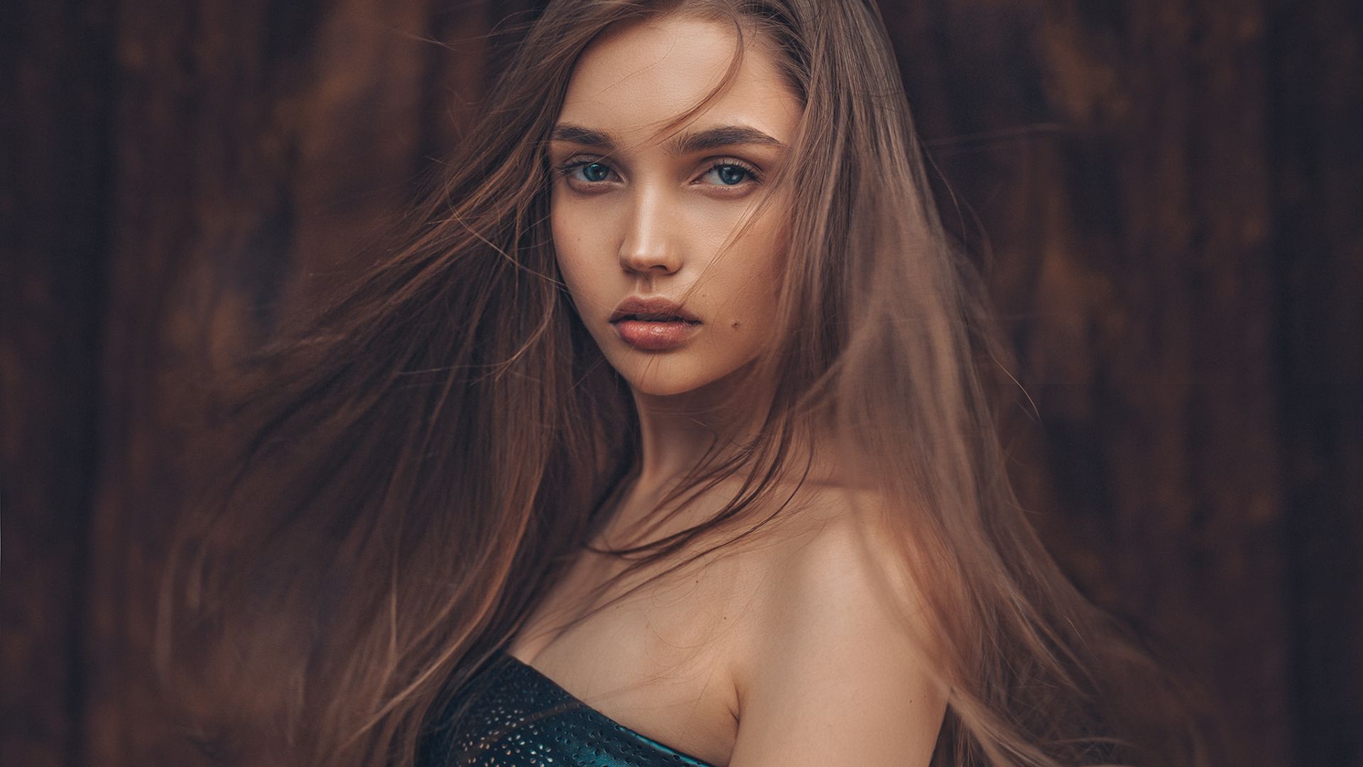 Wallpaper Brunette, blue eyes, girl model, outdoor