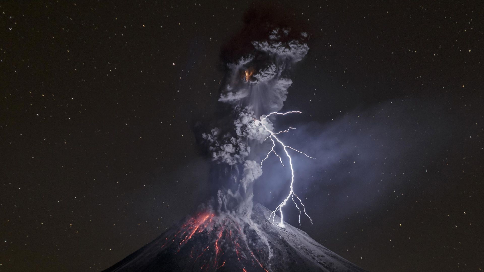 Wallpaper Volcano eruption in night