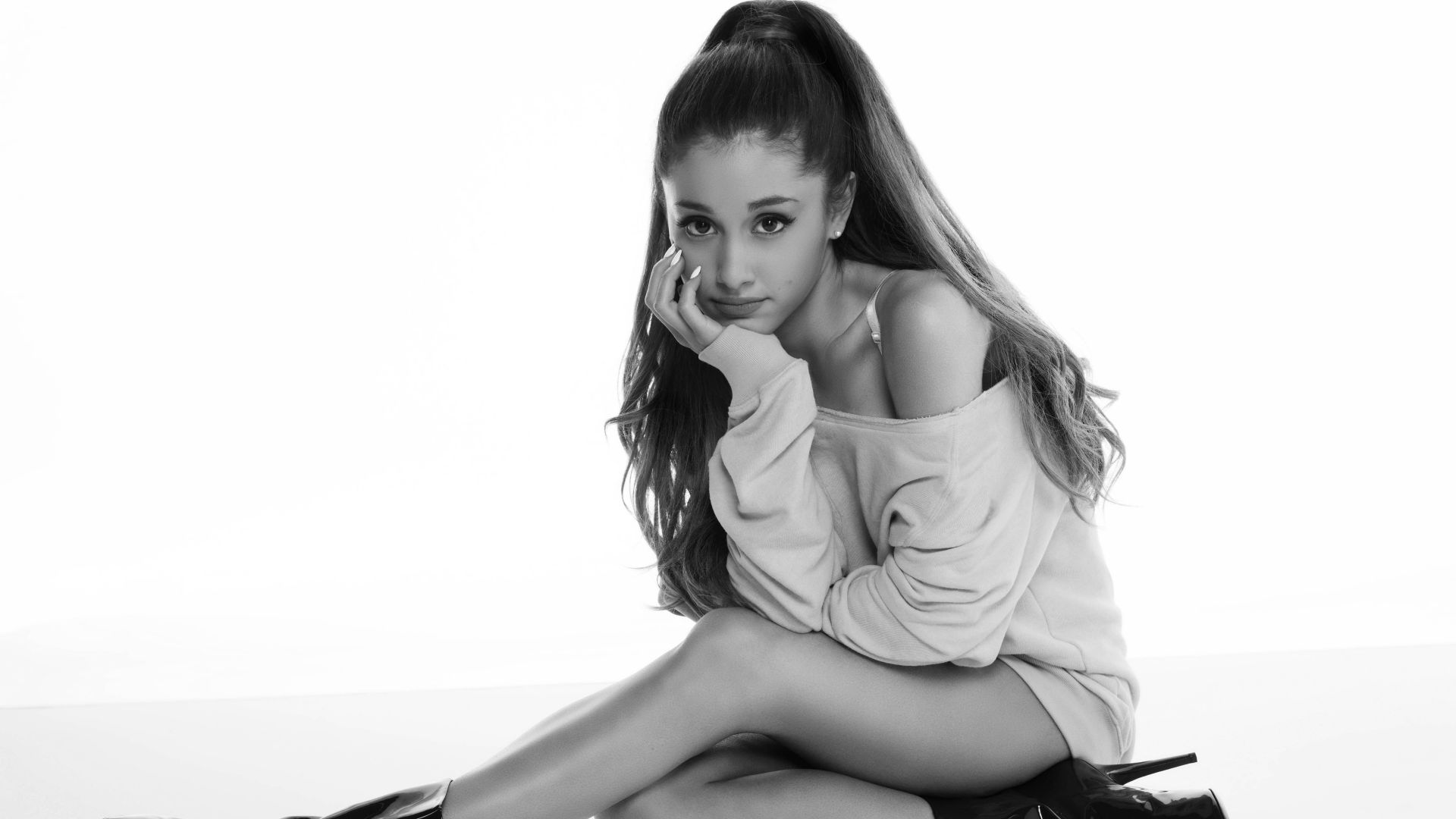 Wallpaper Ariana Grande, girl, monochrome, 4k, 8k