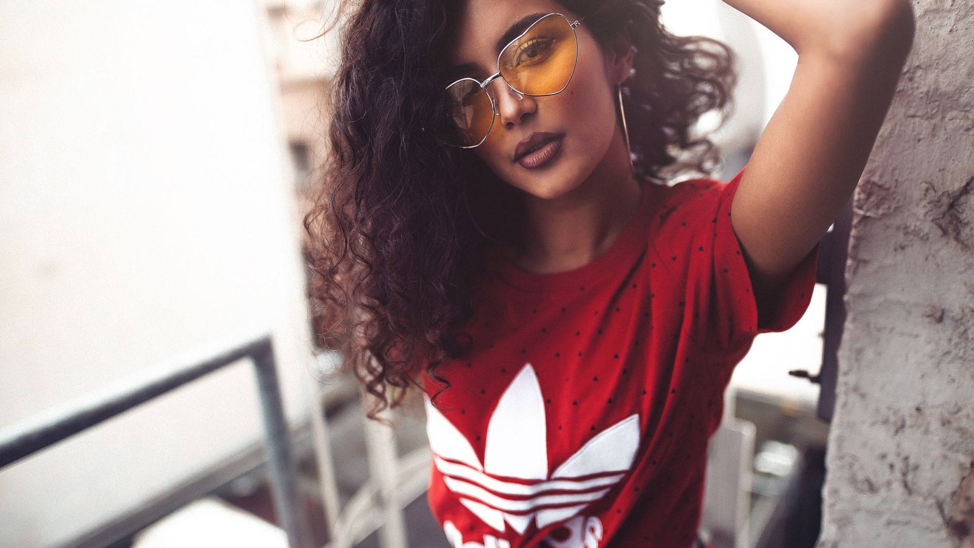 Wallpaper Girl, model, T-shirt, sunglasses