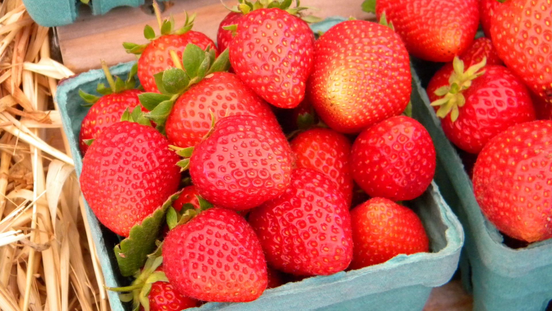 Wallpaper Strawberries, berries in basket