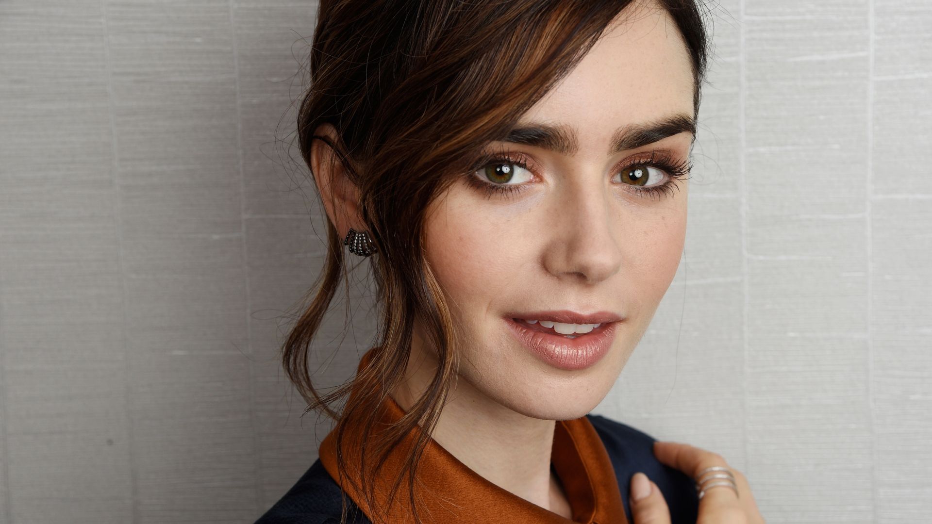Wallpaper Beautiful face of Lily Collins, celebrity