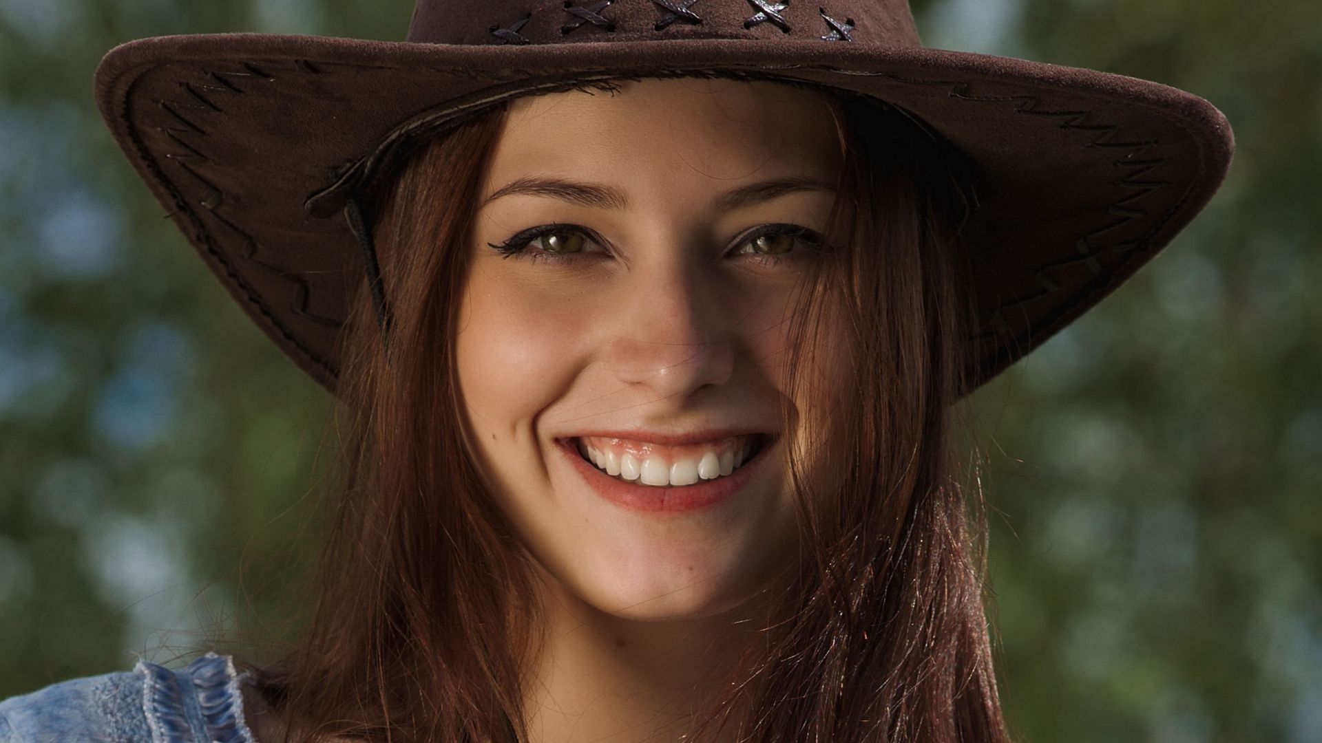 Wallpaper Isabella, smile, face, hat