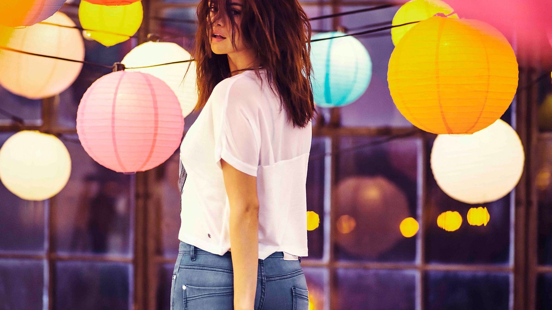 Wallpaper Selena Gomez, photo shoot, Lights, balloons