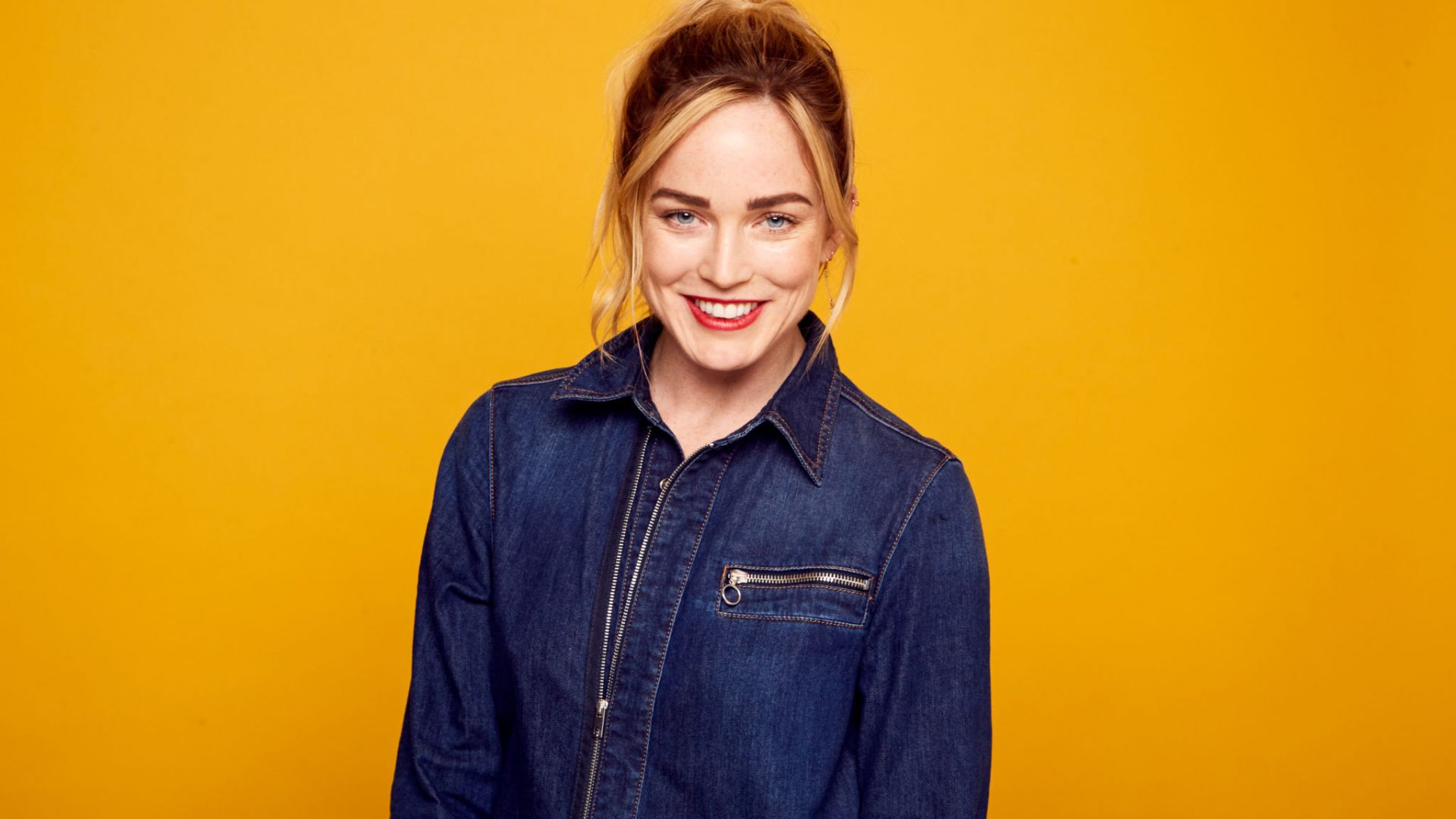 Wallpaper Red lips, Caity Lotz, jeans shirt